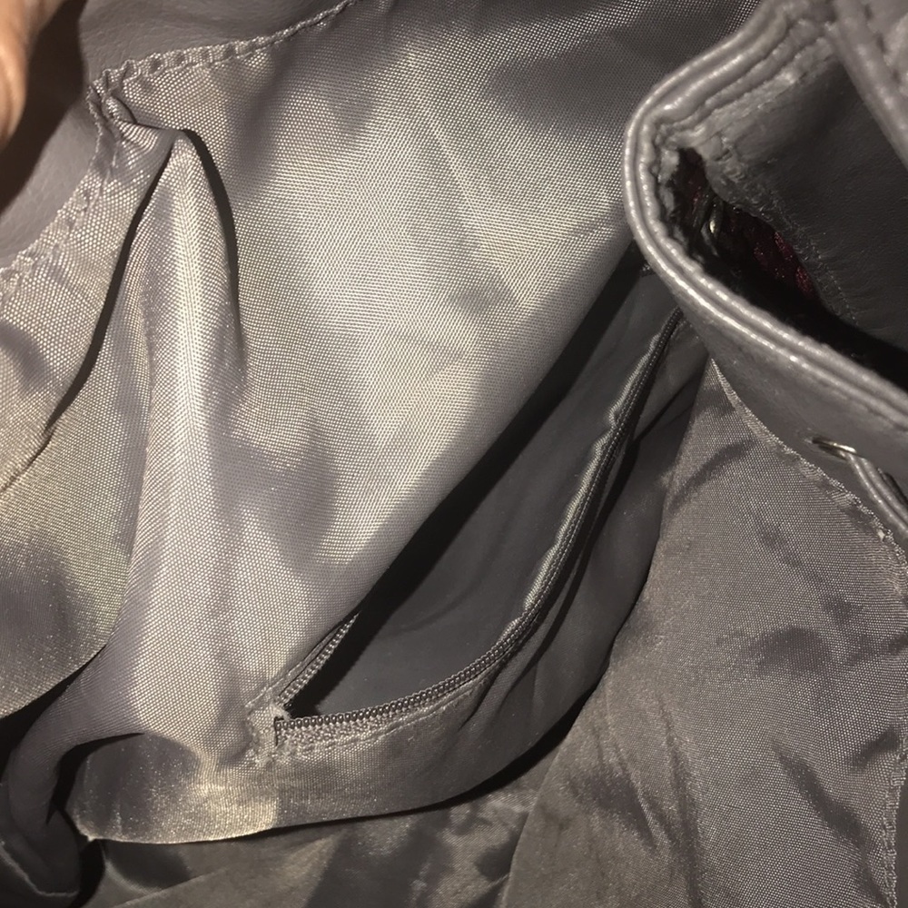 Women’s VT Bucket Bag - Picture 5 of 10